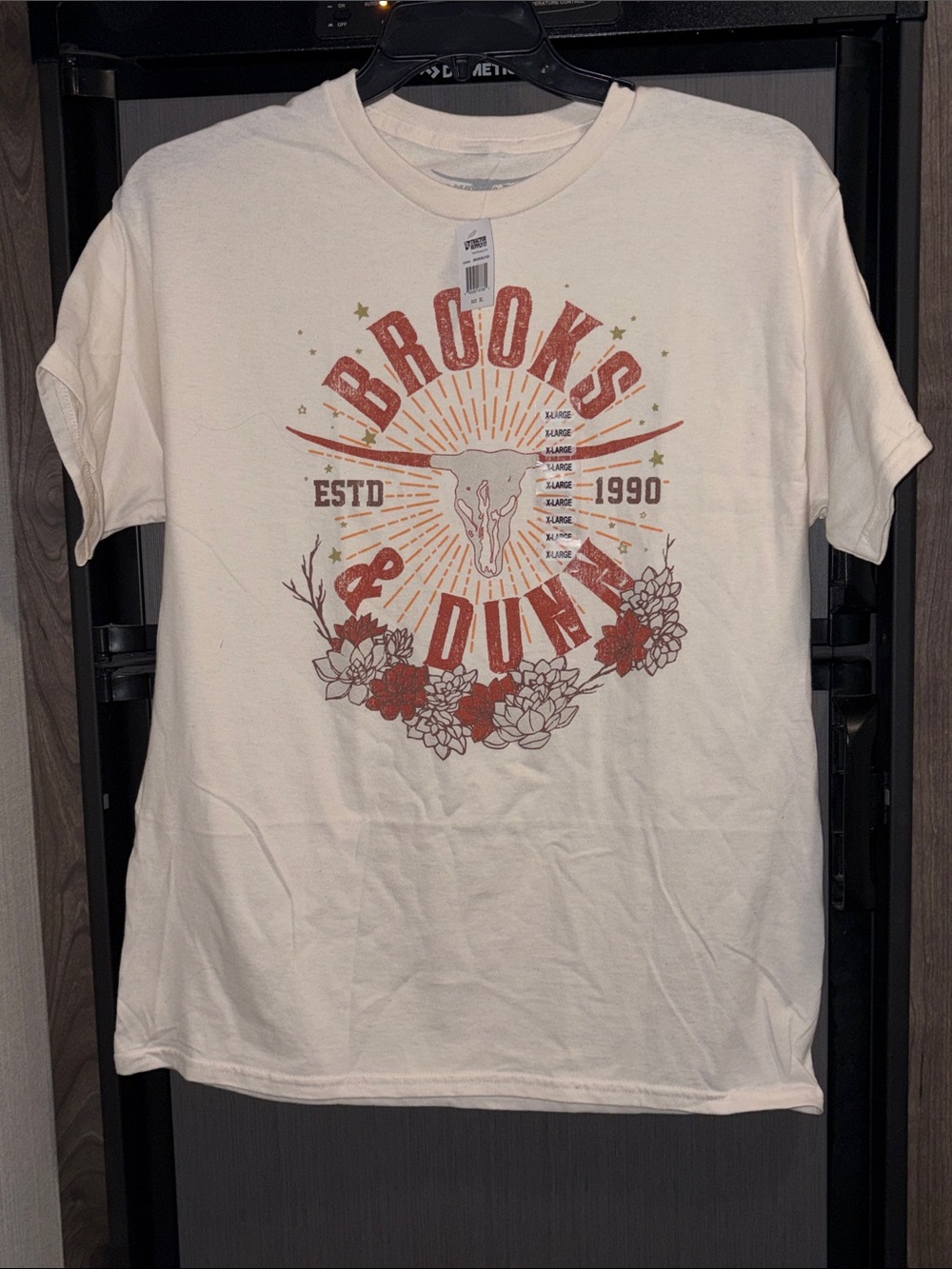 Brooks & Dunn Cream Graphic Tee NWT